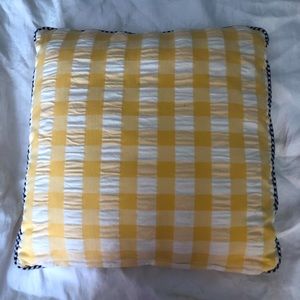 WAVERY CUSTOM MADE YELLOW & WHITE SEERSUCKER ACCENT THROW PILLOW w/ BLUE PIPING